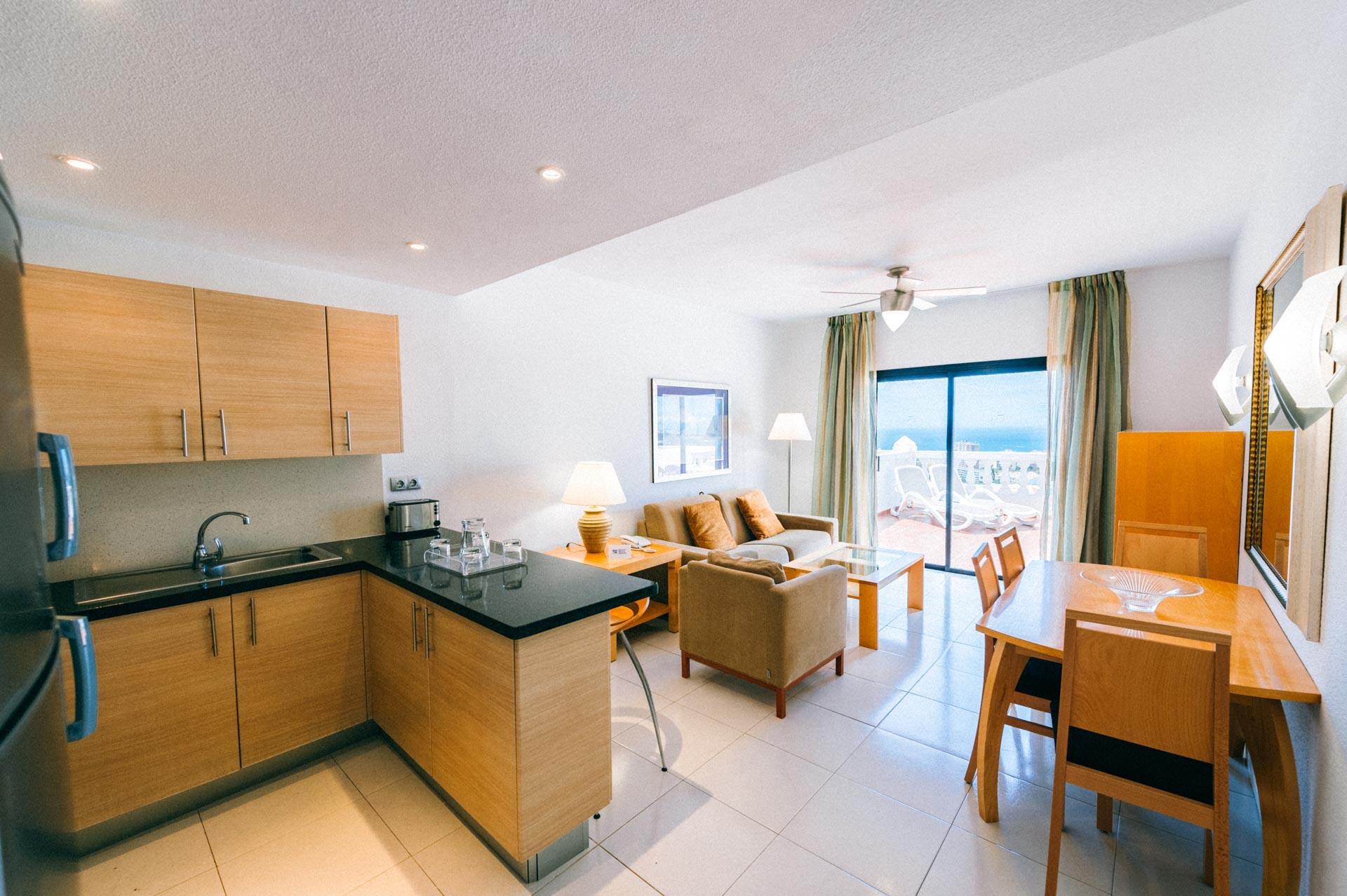 Hollywood Mirage - Excel & Los Cristianos (Tenerife)